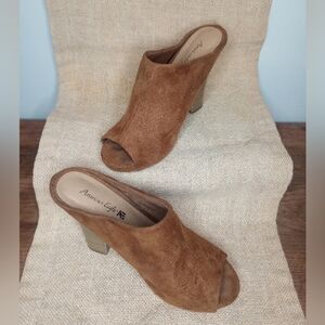 American Eagle Tan Camel Suede Open Toe Mules Clogs 4" Wood Heel Size 6